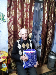сегодня получал поздравления с юбилеем один из старейших жителей села Велисто, замечательный человек - Тихонов Владимир Ефимович. Ему исполнилось 80 лет - фото - 1